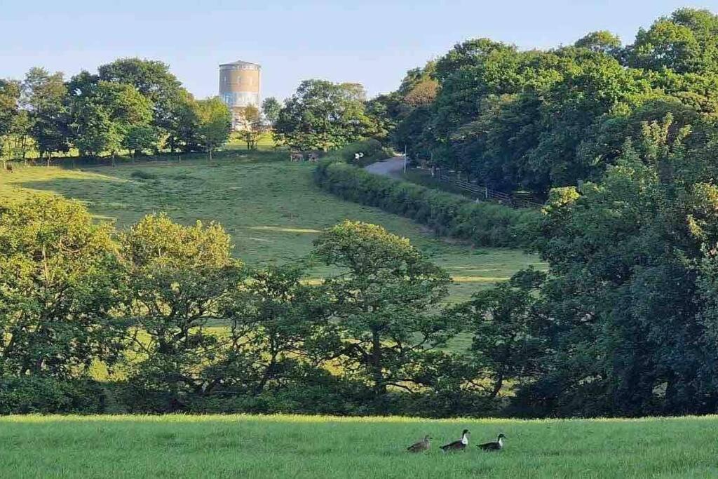 Luxury Converted Water Tower In Flockton Villa Emley Exterior foto